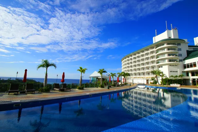 眺望山海天絕景！沖繩Kariyushi Beach Resort Ocean Spa飯店
