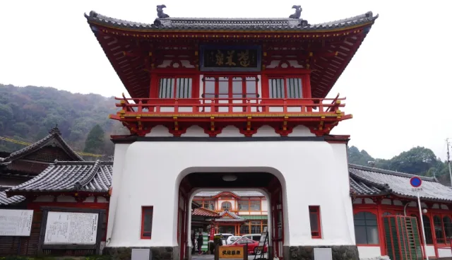 佐賀日歸溫泉文青旅行好去處：武雄溫泉、武雄市圖書館