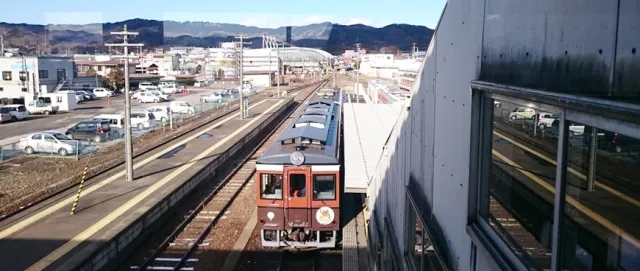 坐電車也能體驗暖桌！冬天來岩手三陸鐵道搭乘暖桌列車吧