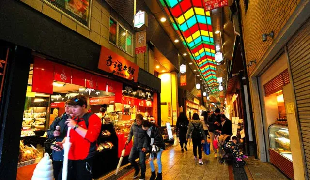 品嚐老京都的味道：京都的廚房「錦市場」、學問之神「錦天滿宮」