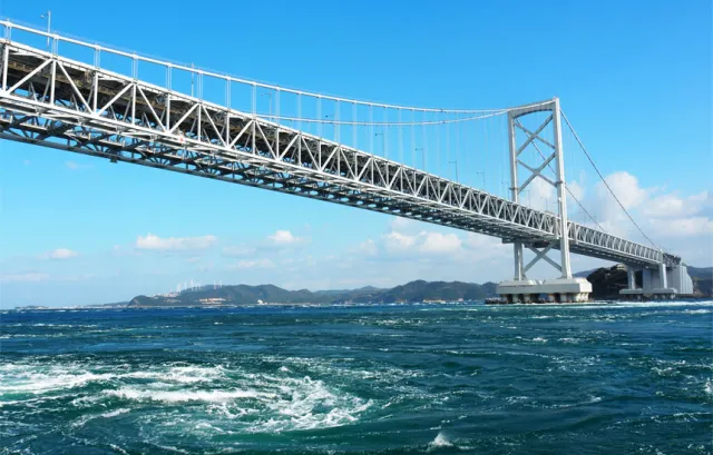 迫力滿點！世界最大的海上漩渦在德島：「鳴門渦潮」