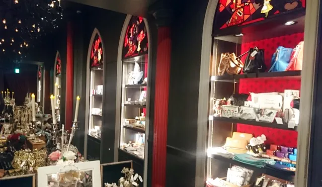 漫遊大阪愛麗絲主題店家，跟著愛麗絲跳進兔子洞進入仙境吧！