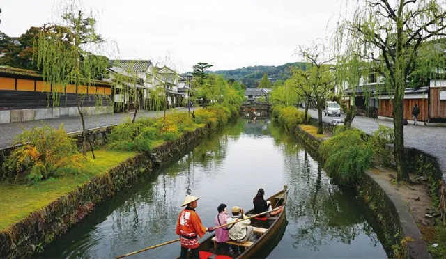 岡山自由行必訪景點！「倉敷美觀地區」白壁綠柳河畔、景色如畫