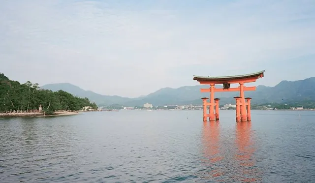 兩天一夜遊廣島兩大世界遺產「嚴島神社」和「原爆圓頂」，感受和平與神聖的象徵！ 的縮圖