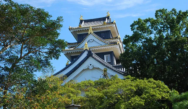 岡山旅遊必訪景點！日本百大名城「岡山城」與三大名園「後樂園」