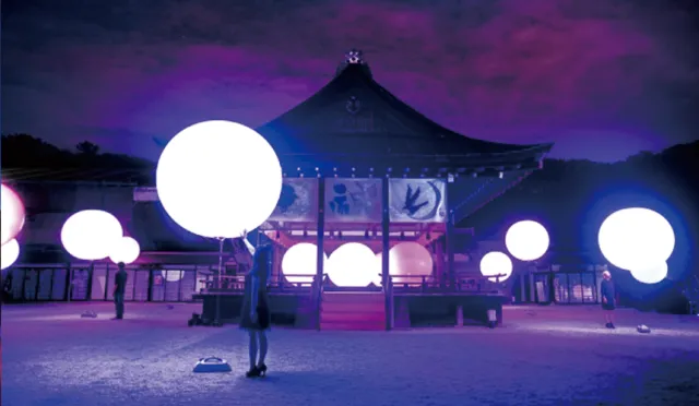 【速報】越夜越美麗！夢幻般的teamLab獨創光影魔術全面包圍下鴨神社