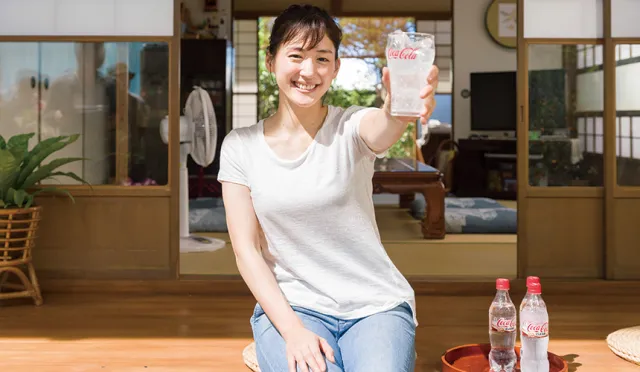 【速報】零熱量，超爽口！綾瀨遙代言可口可樂最新飲品「透明炭酸檸檬水」