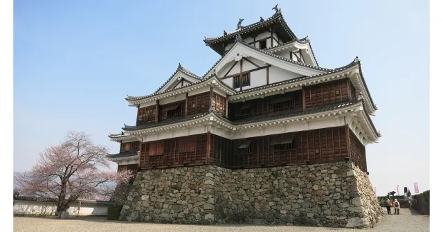 京都近郊「丹波之國」的優美名城，明智光秀所築之「福知山城」