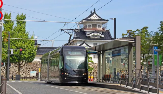 搭有軌電車玩富山市！3條電車路線逛遍市內景點及外國人專享的免費車票換領教學