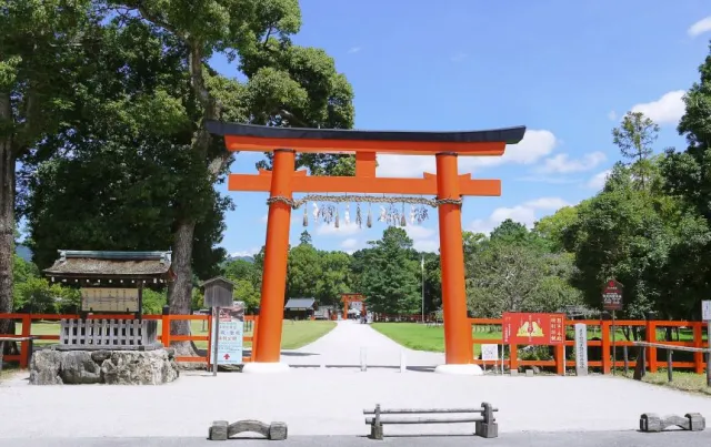 神社開了咖啡館？走訪京都「上賀茂神社」，品嚐御神水咖啡、神馬堂燒餅！