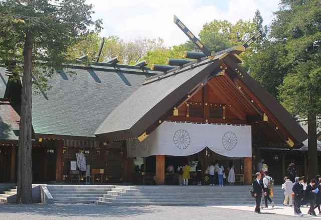 北海道札幌「圓山公園」一日遊景點：參拜北海道神宮、動物園看北極熊！ 的縮圖