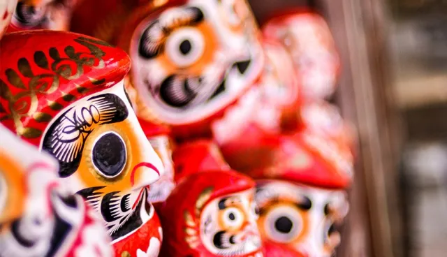不只能招好運還能許願！認識日本達摩不倒翁