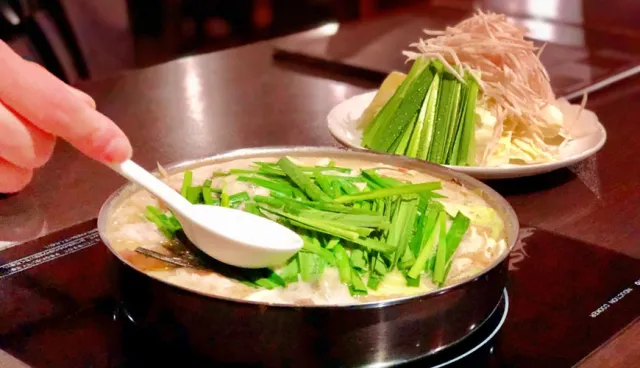 福岡市區必吃美食2.0！長濱拉麵、牛雜鍋、甘王草莓甜點一網打盡！ 的縮圖