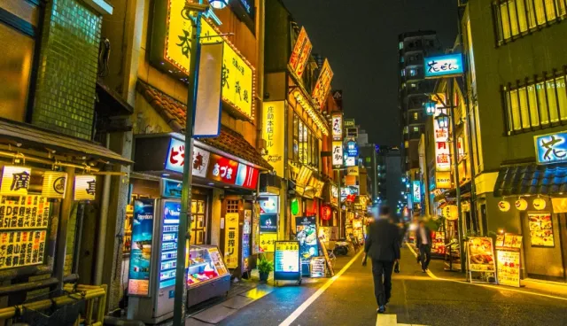 到日本玩可以「邊走邊吃」嗎？6大「惹人厭用餐行為」千萬不要犯！